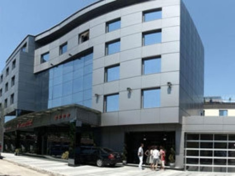 Cosmopolitan - 4*